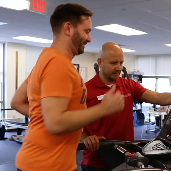 main1 Man coaching a client on a treadmill